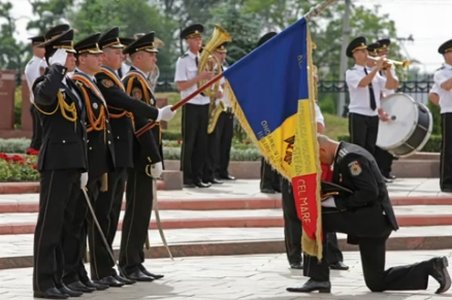 Republica Moldova îşi ridică în slăvi &quot;bravii poliţişti&quot; într-un imn oficial închinat oamenilor legii