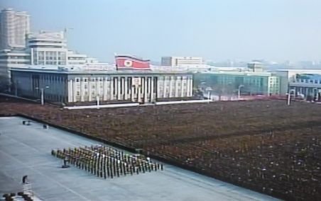 A doua zi a funeraliilor naţionale organizate în memoria lui Kim Jong-il. Discursuri, salve de tun şi claxoane