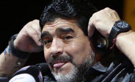 Maradona, amendat pentru că l-a jignit pe Olăroiu
