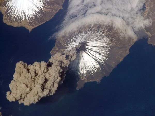 Alertă în Alaska! Vulcanul Cleveland, la un pas de erupţie din cauza unei &quot;explozii singulare&quot;
