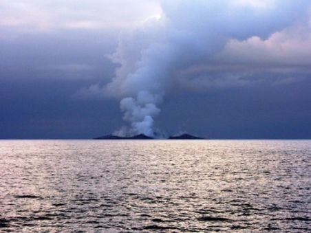 O nouă insulă a apărut în Marea Roşie în urma unor erupţii vulcanice