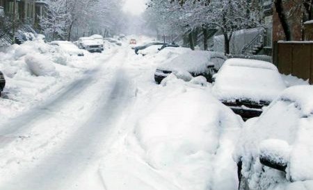 Oraşul Dej, sub zăpadă! Drumarii au avut la dispoziţie un singur utilaj de deszăpezire