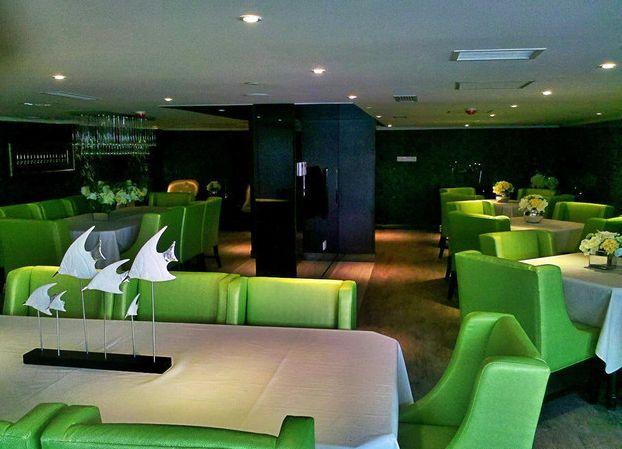 Portavion rusesc, transformat în hotel plutitor de lux şi ancorat permanent în portul Tianjin 124154