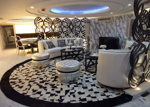 Portavion rusesc, transformat în hotel plutitor de lux şi ancorat permanent în portul Tianjin 124157