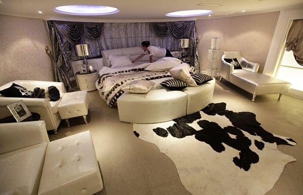 Portavion rusesc, transformat în hotel plutitor de lux şi ancorat permanent în portul Tianjin 124158