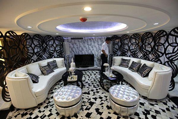 Portavion rusesc, transformat în hotel plutitor de lux şi ancorat permanent în portul Tianjin 124159