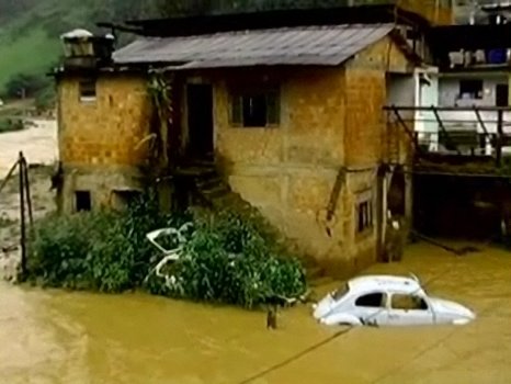 Alertă în Brazilia! Cel puţin 7 morţi şi stare de urgenţă în zeci de localităţi în urma alunecărilor de teren
