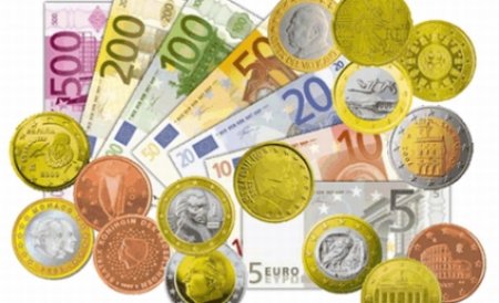 Leul pierde teren în faţa euro, dar creşte comparativ cu dolarul. Vezi cursul BNR