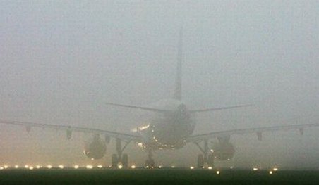 Trei aeronave au aterizat pe Aeroportul Băneasa din cauza ceţii de pe Otopeni