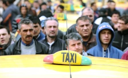 Două persoane reţinute în cazul scandalului între taximetriştii din zona Aeroportului Otopeni