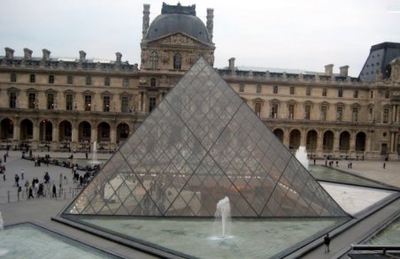 Luvrul din Paris se extinde. Care e legătura dintre muzeu şi vălul musulman