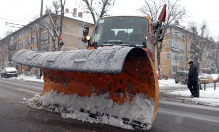 Ninge sau nu, statul e dispus să plătească 204 milioane de euro pentru deszăpezirea şi întreţinerea drumurilor