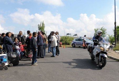 Alegerile prezidenţiale din Franţa pun în pericol situaţia romilor români de acolo 