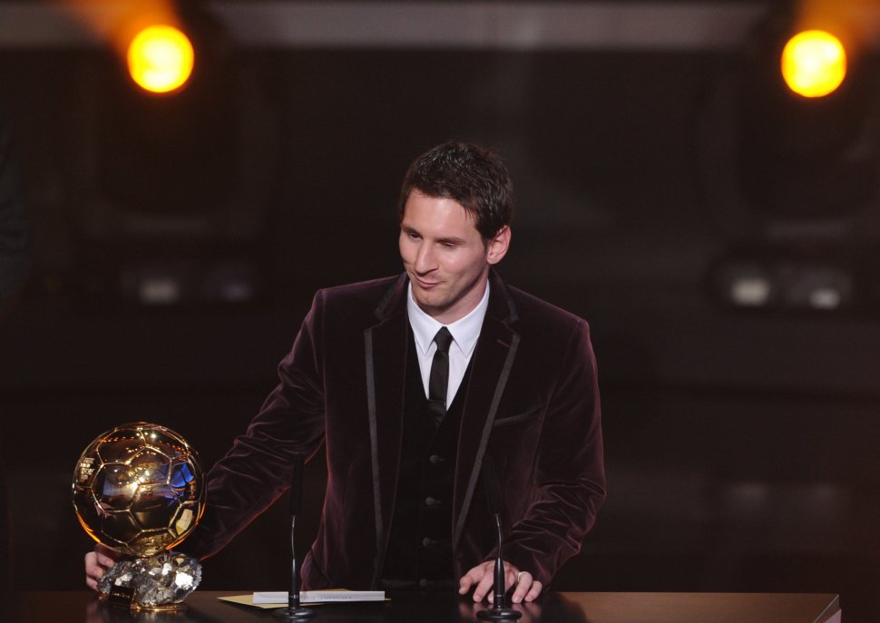 Lionel Messi a câştigat pentru a treia oară consecutiv Balonul de Aur