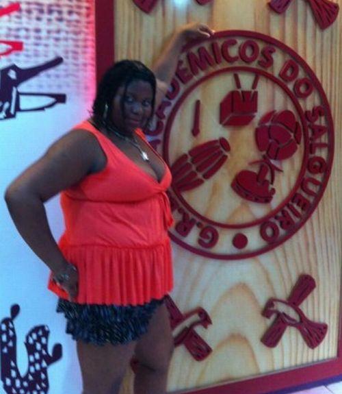 Ai vrea să o vezi dansând? Are 104 kilograme şi este muza unei şcoli de dans la Carnavalul de la Rio  125310