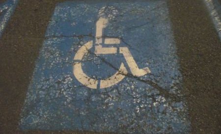 Nevăzătorii, surzii şi persoanele cu handicap, şoferi fără probleme la Iaşi