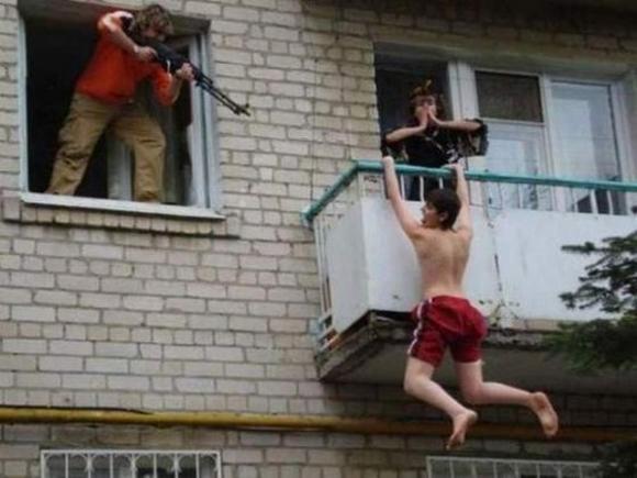 Urmele de pe această maşină scot la iveală cel mai ruşinos secret al unui cuplu 125295