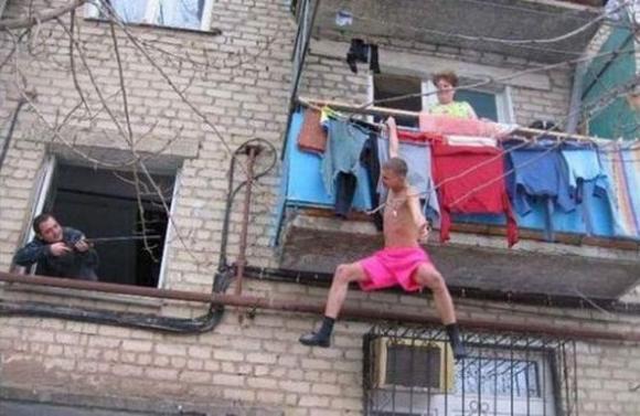 Urmele de pe această maşină scot la iveală cel mai ruşinos secret al unui cuplu 125296