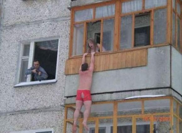 Urmele de pe această maşină scot la iveală cel mai ruşinos secret al unui cuplu 125297