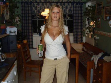 Vei fi ŞOCAT când vei afla ce vârstă au aceste fete. Părinţii au intrat în alertă 125465