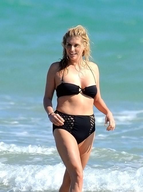 Când bunul gust e inexistent. Vezi cum se termină imaginea şi le vei plânge de milă vedetelor  125708