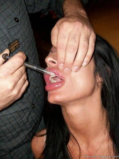 Când e prea mult nici lui Dumnezeu nu-i place. Pentru ele siliconul ar trebui interzis 125779