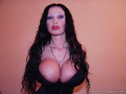 Când e prea mult nici lui Dumnezeu nu-i place. Pentru ele siliconul ar trebui interzis 125780