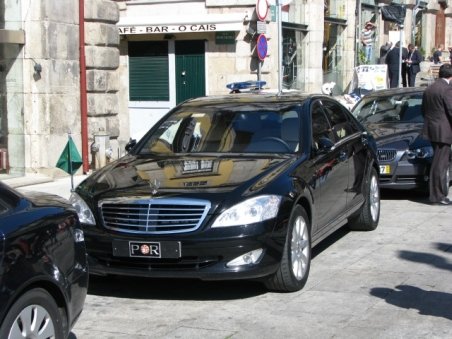 Italienii strâng cureaua: Mai puţine limuzine pentru autorităţi
