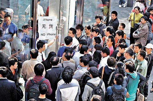 Magazinul Apple din Beijing, atacat cu ouă după întârzierea lansării iPhone 4S