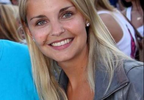 O vrei? Poate fi a ta, pe Facebook. Află totul despre fata pe care o poţi avea vreme de 10 zile 125820