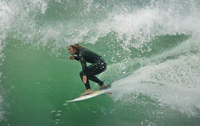 Valurile uriaşe din sudul Californiei i-au atras pe cei mai curajoşi surferi 125797