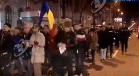 Protestatarii de la Cotroceni: Sperăm să îl dăm jos pe Traian Băsescu!