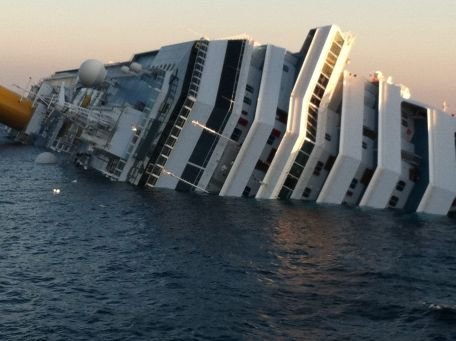 Titanic – 2012. Un vas de croazieră a naufragiat în largul coastelor italiene