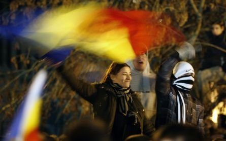 A cincea zi de PROTESTE în toată România: Peste 200 de tineri care se îndreptau spre Piaţa Unirii au fost opriţi de jandarmi