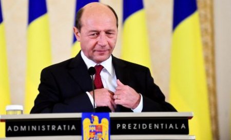 Băsescu glumeşte şi vorbeşte relaxat despre proteste la o întâlnire cu posibilii viitori consilieri prezidenţiali