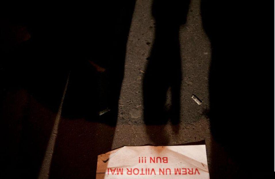 &quot;Băsescu te crede dobitoc! Eşti de acord?&quot; Imaginile care &quot;strigă&quot; nemulţumirile românilor 126347