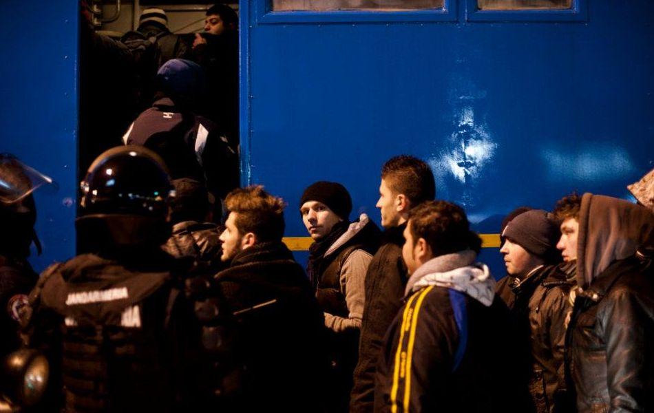 &quot;Băsescu te crede dobitoc! Eşti de acord?&quot; Imaginile care &quot;strigă&quot; nemulţumirile românilor 126353