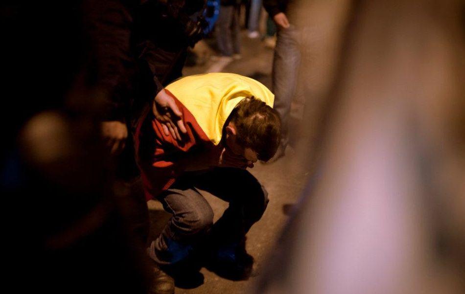 &quot;Băsescu te crede dobitoc! Eşti de acord?&quot; Imaginile care &quot;strigă&quot; nemulţumirile românilor 126354