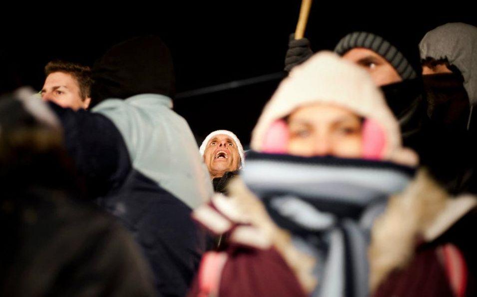 &quot;Băsescu te crede dobitoc! Eşti de acord?&quot; Imaginile care &quot;strigă&quot; nemulţumirile românilor 126356