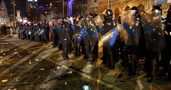 Secţiile de poliţie, pline de protestatari care au refuzat să se legitimeze. NU aveau obiecte periculoase asupra lor
