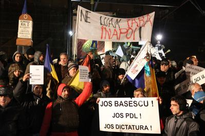 Le Monde: Protestele din România constituie &quot;un şoc&quot; într-o ţară cu o societate civilă &quot;apatică&quot;
