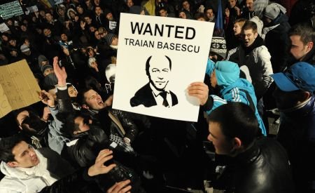 Mătuşa copilului pe care preşedintele Băsescu l-ar fi lovit în 2004 NU a fost lăsată să protesteze