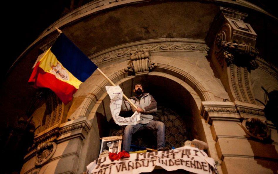 România, unită de proteste. Violenţele din Bucureşti, din perspectiva unui fotograf. „Dă-i, mă, şi lu` ăsta!” 126534