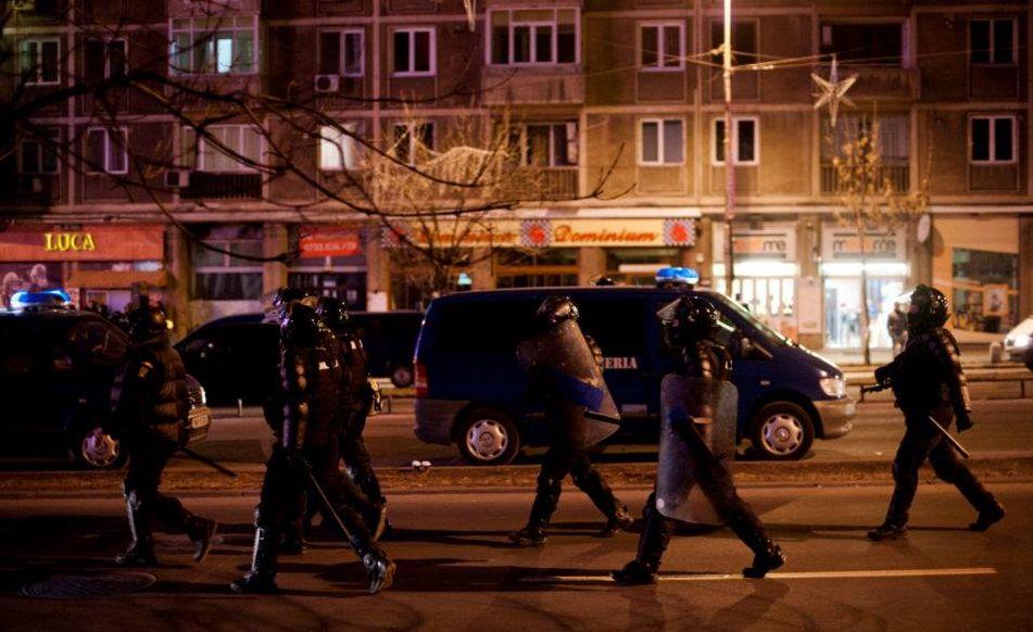 România, unită de proteste. Violenţele din Bucureşti, din perspectiva unui fotograf. „Dă-i, mă, şi lu` ăsta!” 126537