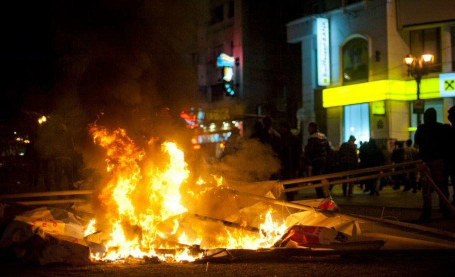 România, unită de proteste. Violenţele din Bucureşti, din perspectiva unui fotograf. „Dă-i, mă, şi lu` ăsta!” 126547