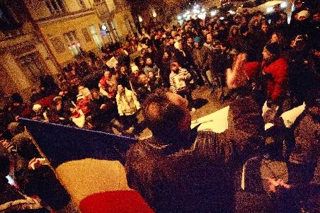 Târgu Mureş: Aproximativ 400 de români şi maghiari protestează împreună