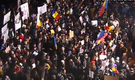 A opta zi de proteste. Incidente la finalul protestelor din București. Zeci de oameni au fost reținuți