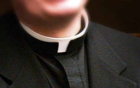 Botoşani. Preot acuzat de săteni că a întreţinut relaţii sexuale cu o tânără de 16 ani