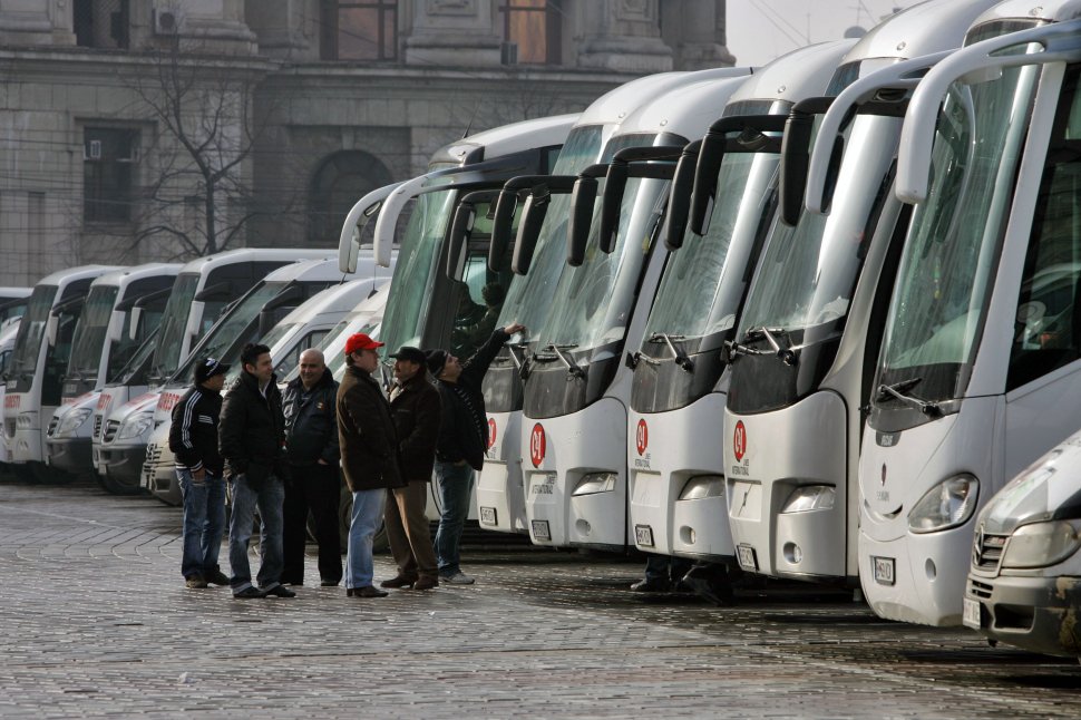 Firmele de transport acuză autorităţile de intimidare şi ameninţă cu proteste de amploare