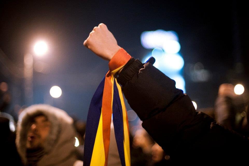 Românii strigă, dar Băsescu nu-i aude. A şaptea zi de proteste în Bucureşti. Fotografii inedite cu violenţele din Capitală 
